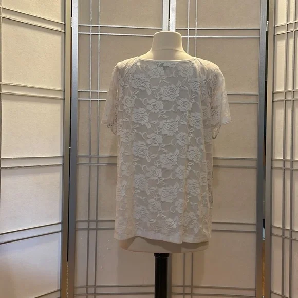 *AGB Woman White & Black Lacey Short Sleeved Top - Picture 3 of 5